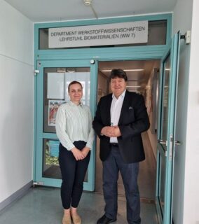 Towards entry "Visit from FunGlass Center: Dr. Hana Kaňková"