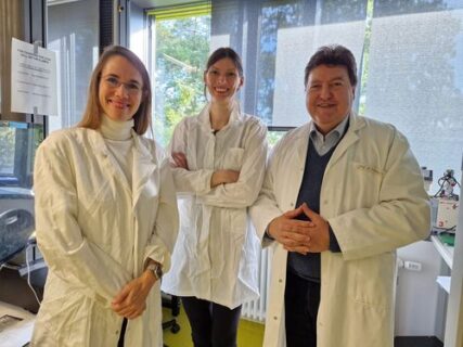 Prof. Boccaccini with Pro. Golz and Ms. Rodrian in our laboratories