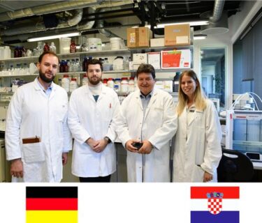 Prof. Boccaccini with our visitors in the laboratories smiling